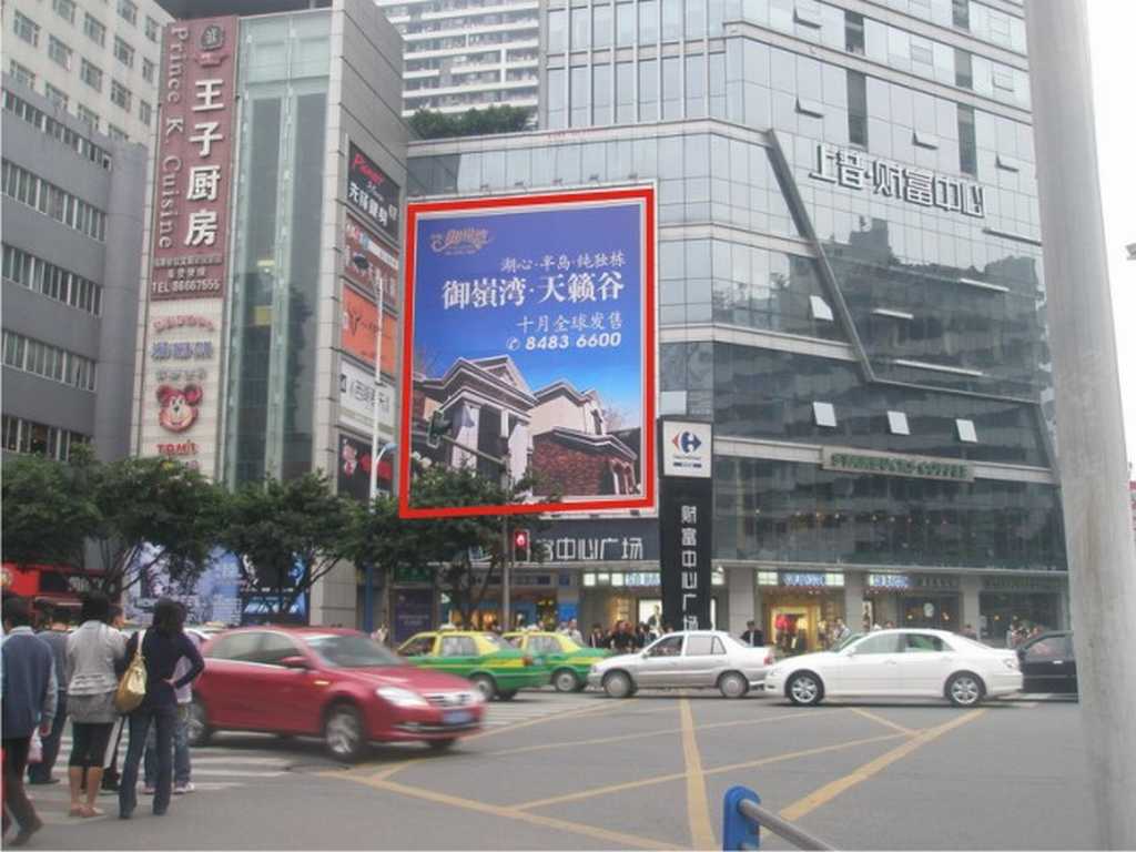 锦江区财富中心广场大业路商场入口