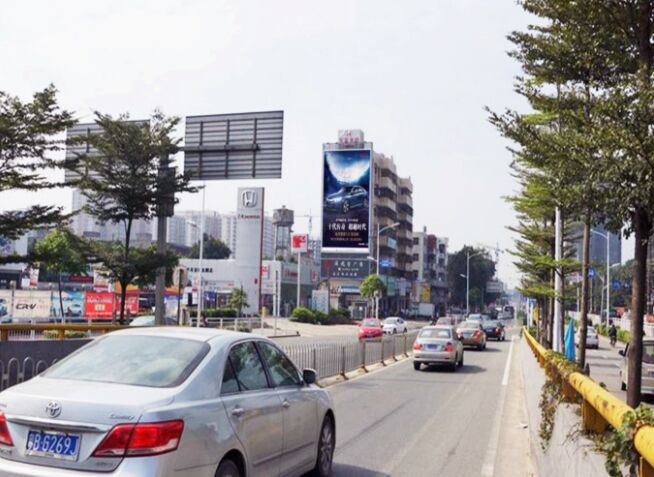 深圳沙107国道沙井段与南环路交汇康达尔墙体广告