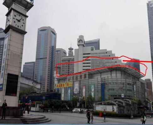 上海火车站名品商厦位楼顶大牌广告